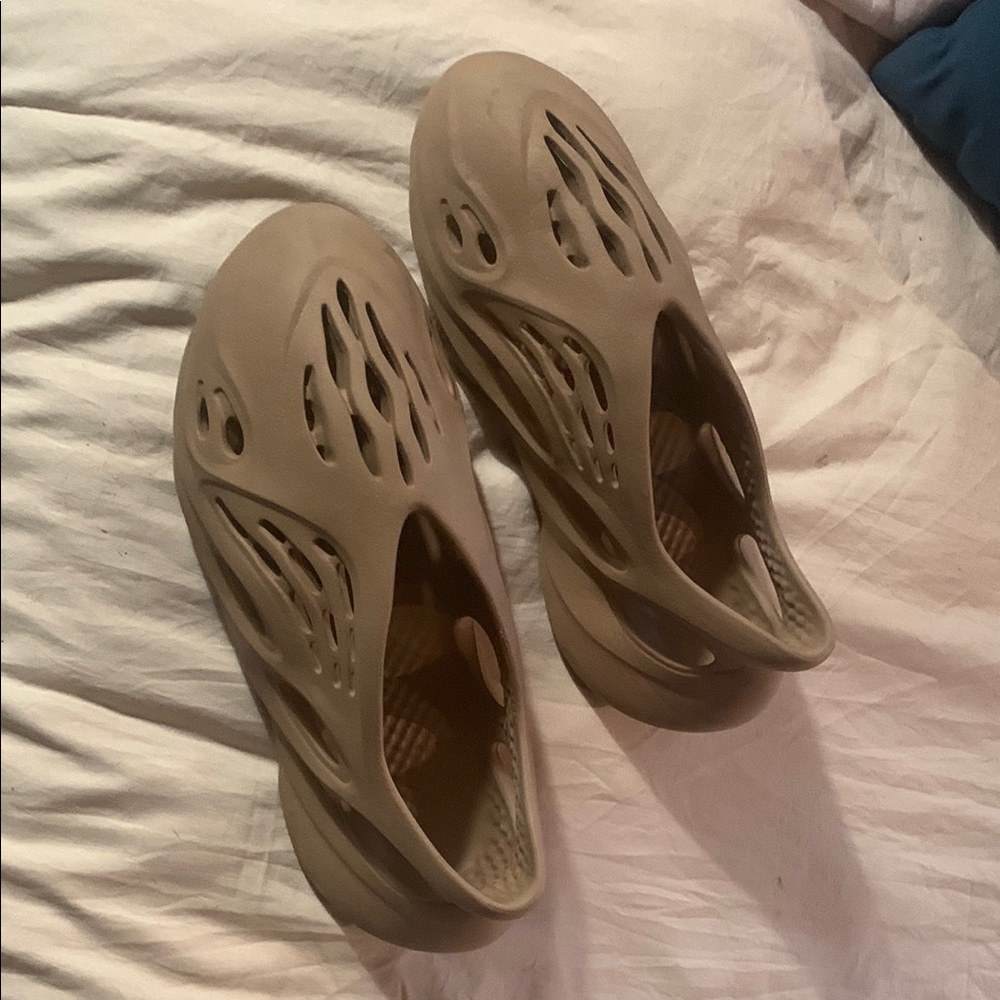 Yeezy Foam Runners in Tan